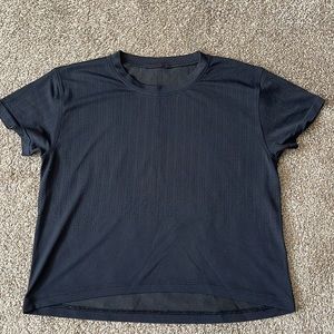 Lululemon Short Sleeve Crop - Size 6 - Black
